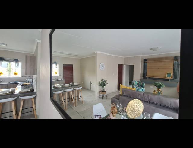3 BEDROOM FULL FLOOR FOR SALE IN WATERKLOOF HILL ESTATE
